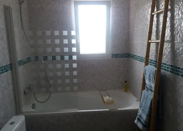 Vila Jolie Avec Un Bel Exterieur Exposition Sud *